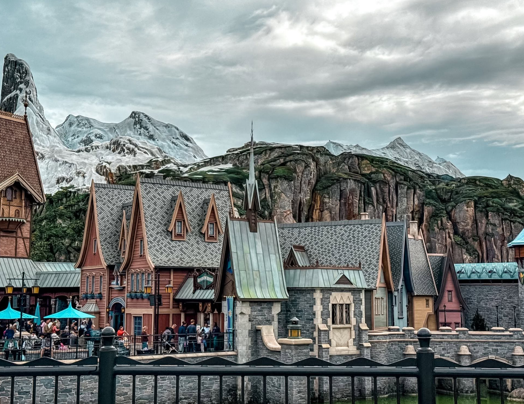 Disneyland Paris Guide (2).png